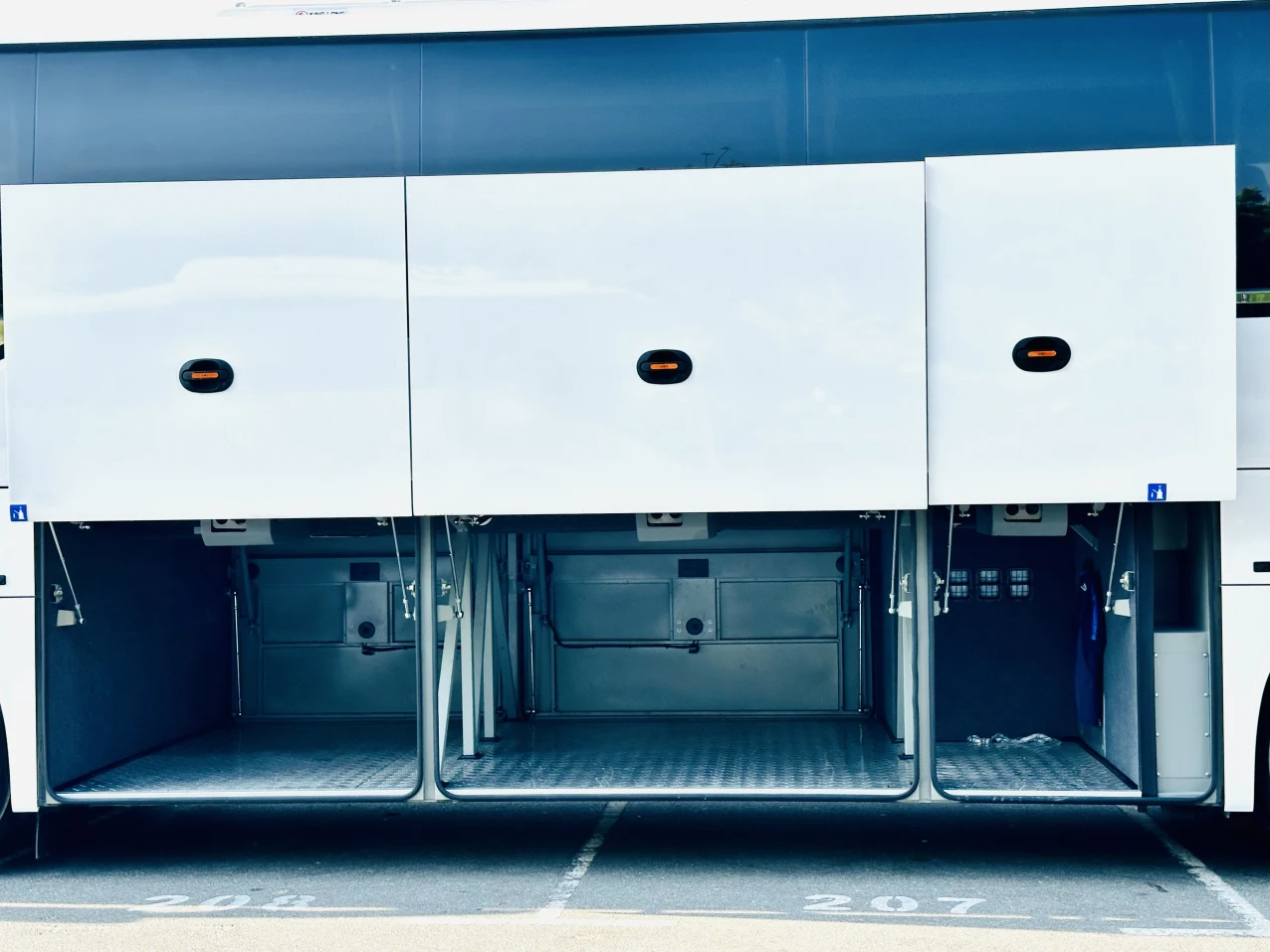 King Long XMQ6127 bus rental