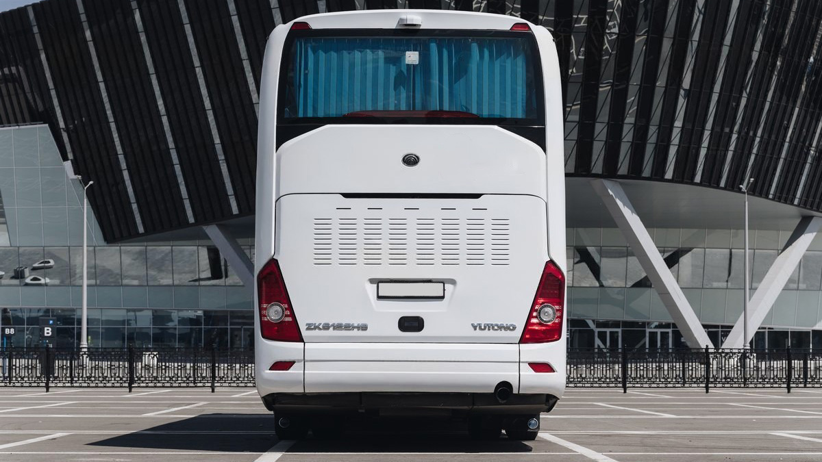 Yutong 6122 bus rental